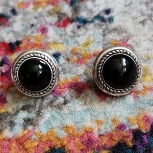 silver tone stud earrings